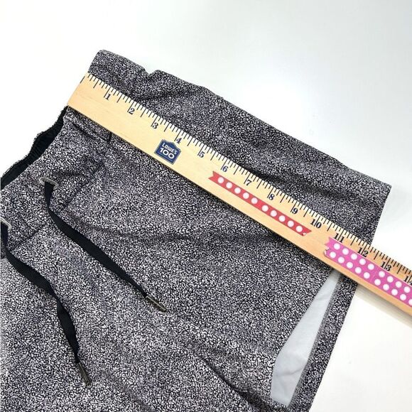 Lululemon On the Fly Shorts Sea Spray Alpine White Dark Chrome Size 4 - Picture 11 of 14